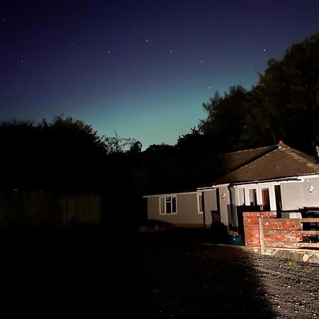 3 Bedroom Bungalow In Llanrhaeadr Ym Oswestry Exteriör bild
